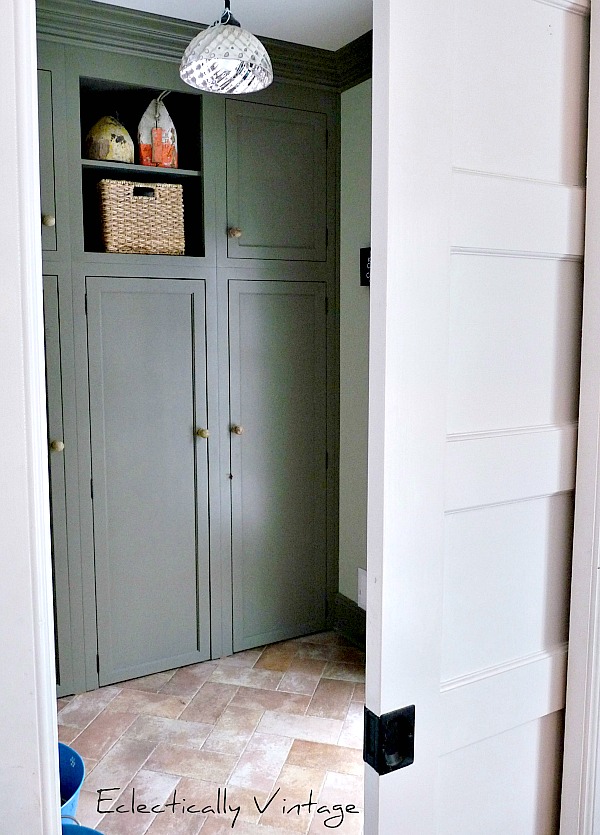 Stunning mudroom ideas - great ideas for storage in a small space kellyelko.com