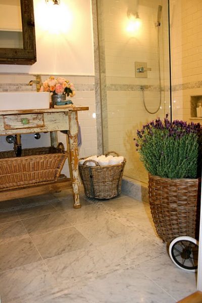 Cottage Bathroom - perfect blend of modern and rustic