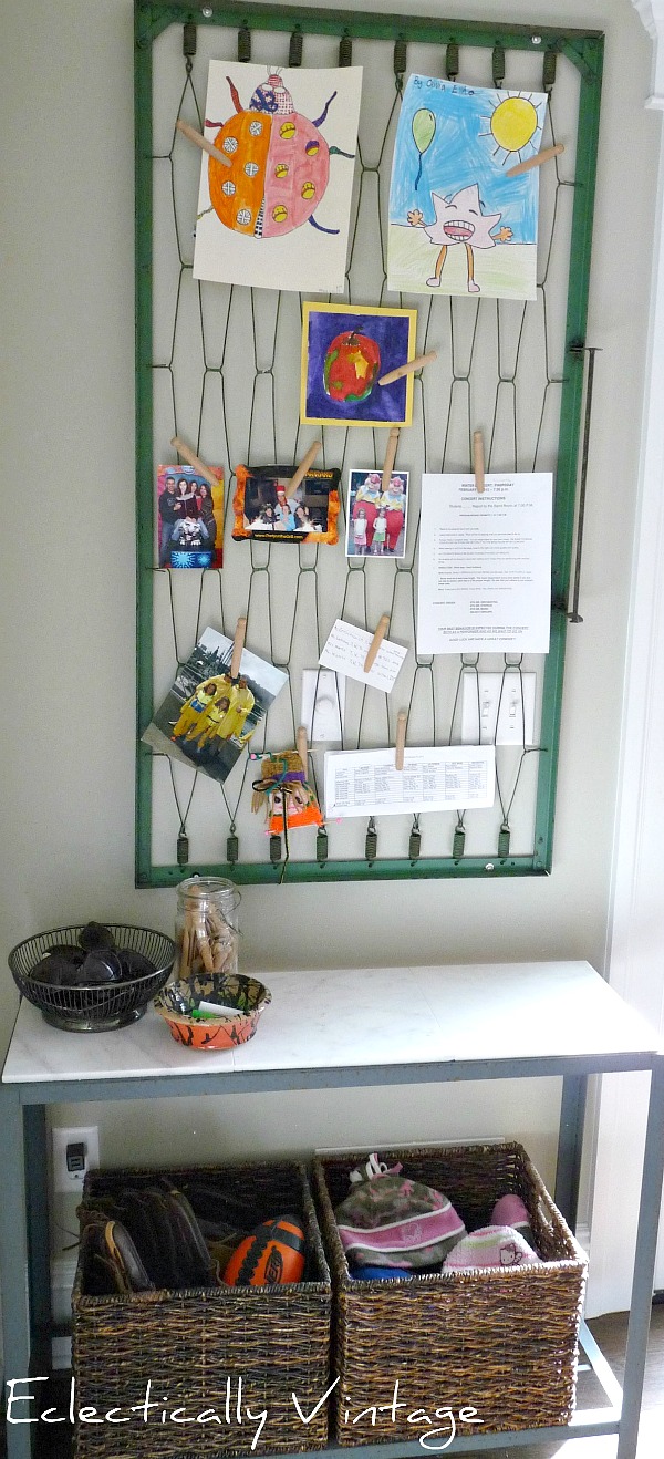 Make your own memo board - with a crib spring!  kellyelko.com