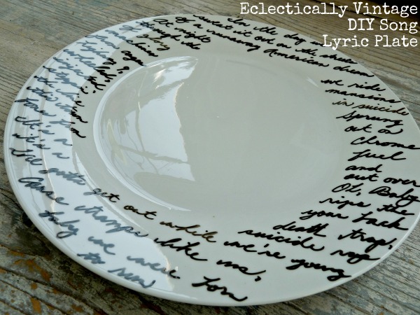 $2 DIY Song Lyric Plate - personalize for any occasion (the perfect gift)! kellyelko.com