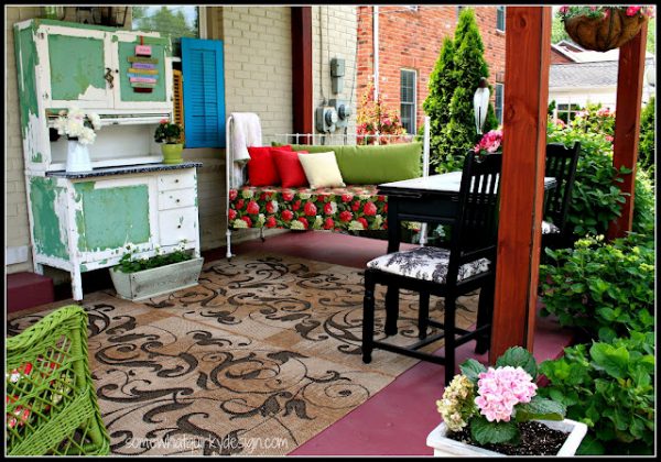 Eclectically Vintage outdoor rooms decorating