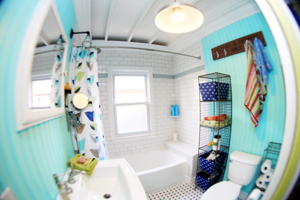 Beach Bathroom Decor - love this mix of colors kellyelko.com