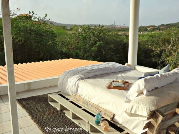 Pallet Bed with a view - tour this tropical home