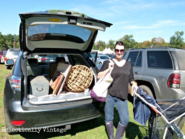 Flea Market Checklist - everything you need for a successful day of thrifting! kellyelko.com