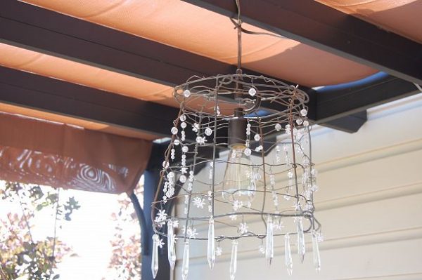 Make a tomato cage chandelier kellyelko.com