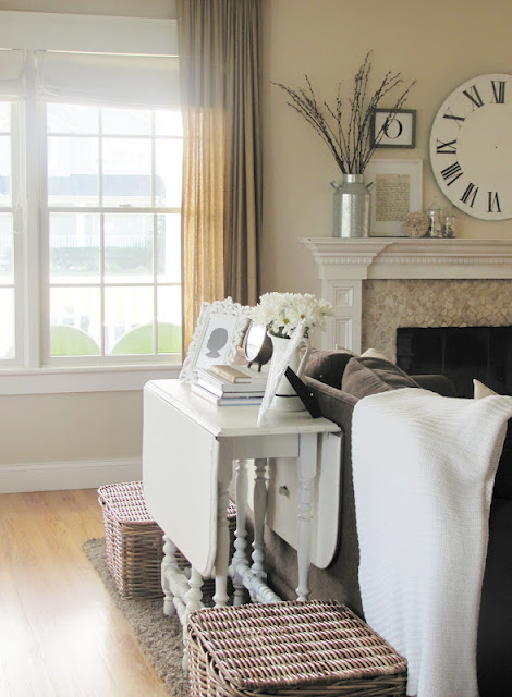 Eclectic Home Tour City Farmhouse blog - love the neutrals in this coastal home kellyelko.com
