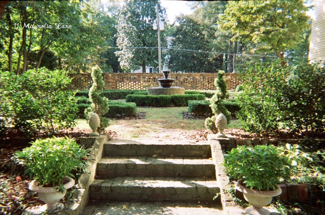 Tour this southern home and gardens kellyelko.com