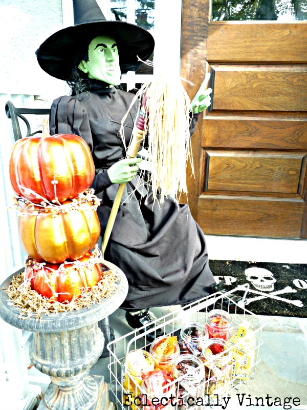 Halloween House Tour - tons of creative #Halloween decorations!  kellyelko.com