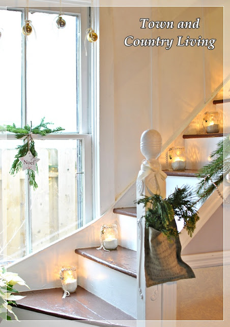 Simple Christmas Staircase - take the full tour