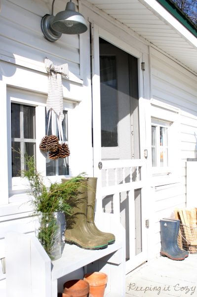 Farmhouse Christmas - simple and love the boots