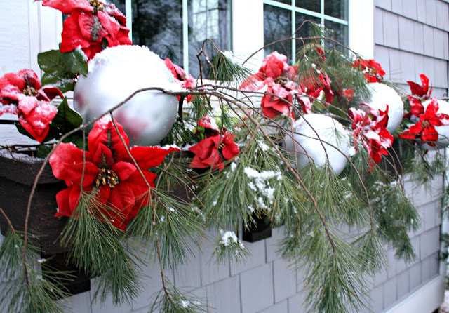 #Christmas House Tours -tons of great DIY ideas like these bouncy ball ornaments!  kellyelko.com