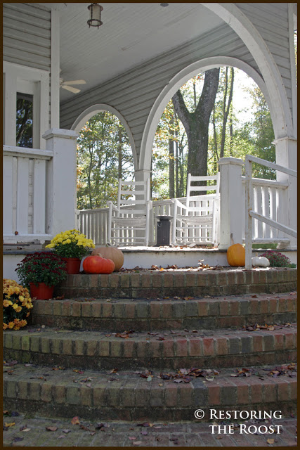 Tour this 1917 bungalow with tons of charm and simple decorating ideas kellyelko.com