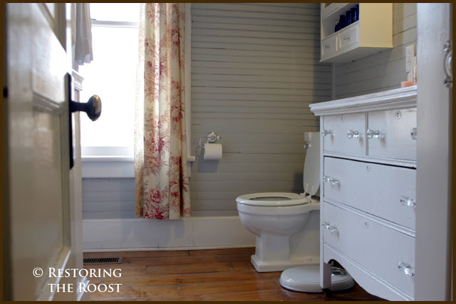 1917 Cottage #Bathroom