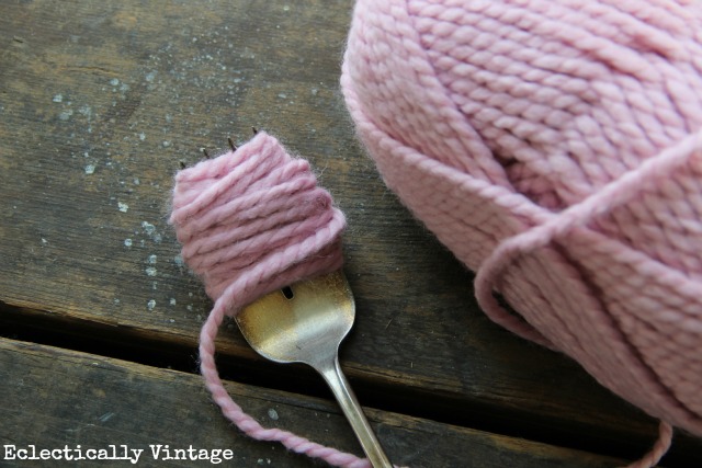 DIY pom pom flowers - with a fork!  kellyelko.com