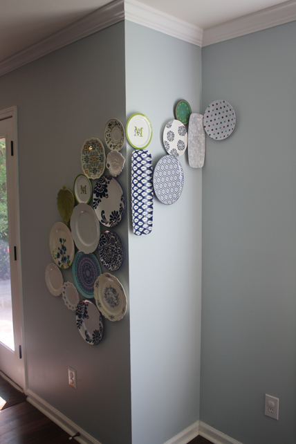 Wrap around the wall plate wall - DIY and fabulous!  Plus great house tour