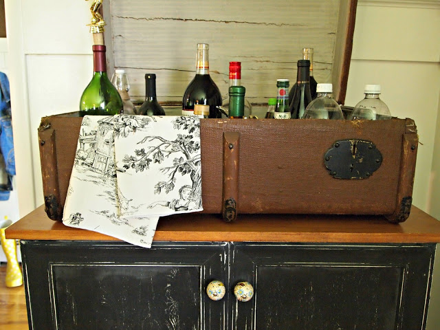 Flea Market Fabulous house tour - you don't want to miss this!  Love this suitcase bar!