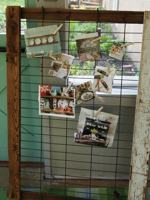 Flea Market Fabulous house tour - you don't want to miss this!  Love this pig pen memo board