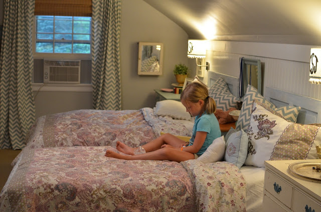 Flea Market Fabulous house tour - you don't want to miss this!  The girls bedroom is dreamy