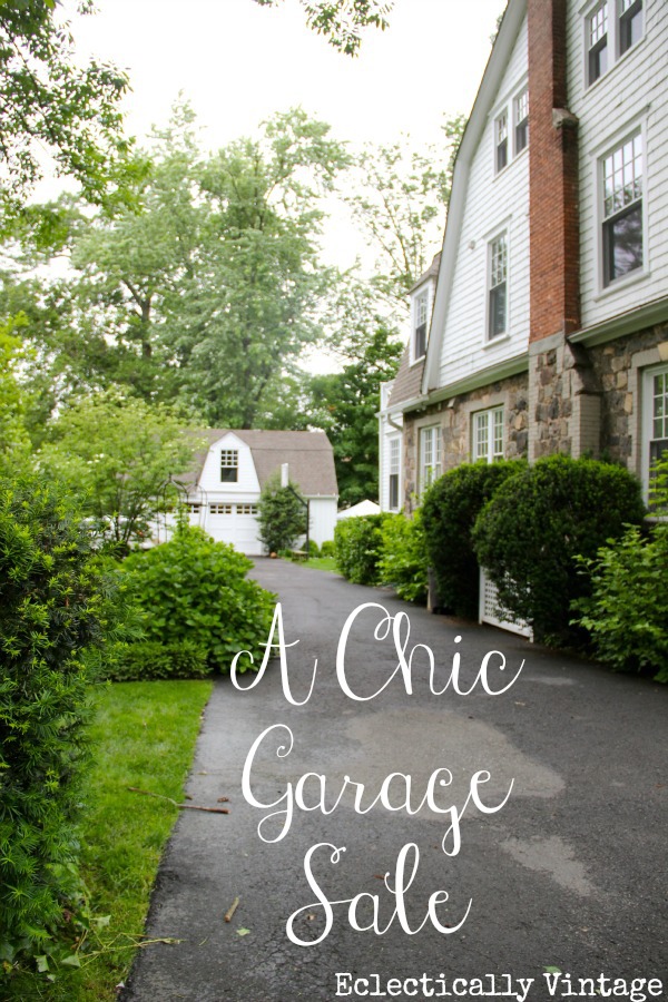 How to throw a chic garage sale with style!  People will knock down your door shop at your sale! kellyelko.com