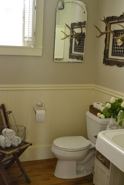 Vintage powder room - great details