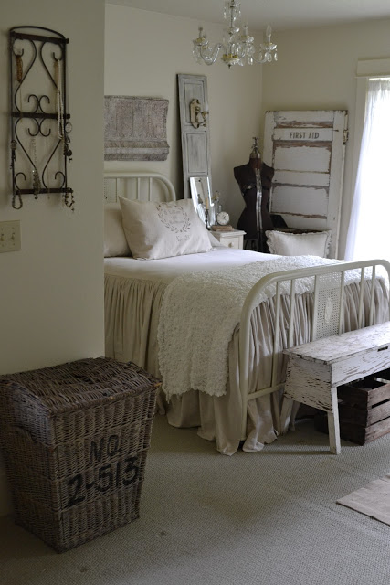 Cottage bedroom - beautiful headboard 