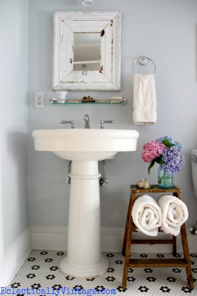 Bathroom Storage Ideas - Love this Old Ladder