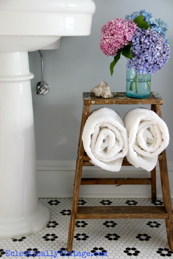 Love this vintage bathroom - and the old ladder storage!  kellyelko.com