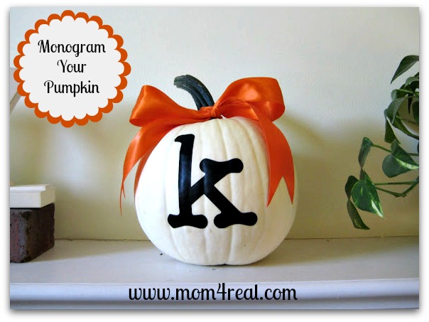 10 Off the Vine Pumpkin Crafts - including this monogrammed pumpkin!  kellyelko.com