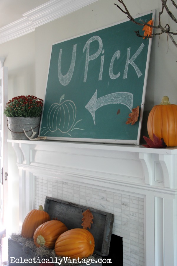 Love the chalkboard on this fun Fall mantel at kellyelko.com