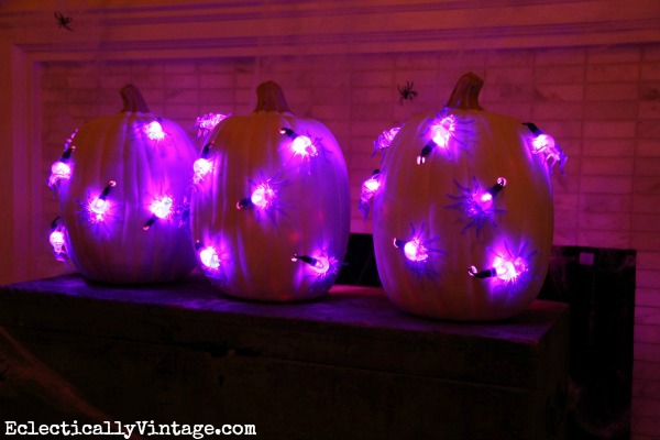 DIY Spider pumpkin lights!  kellyelko.com