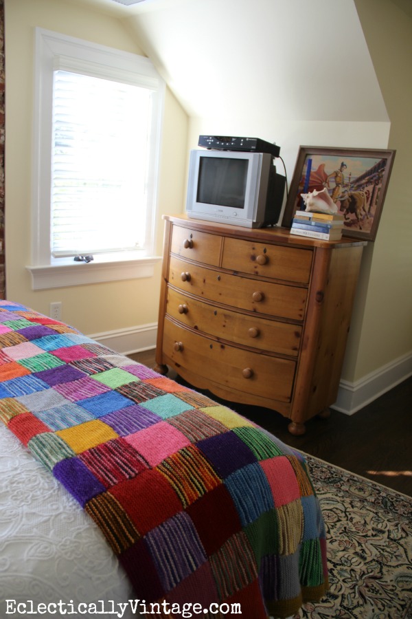 Cozy attic guest room kellyelko.com