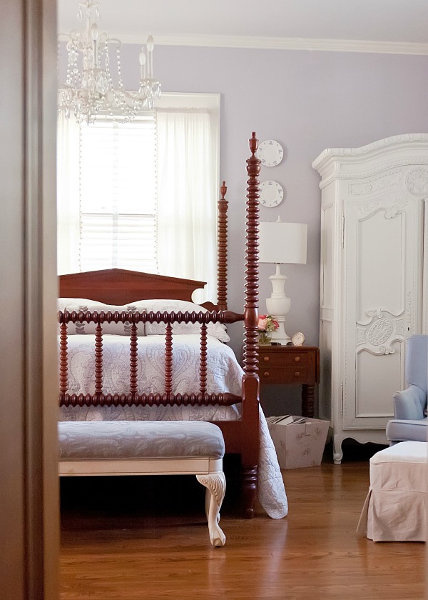 The Decorologist Bedroom - part of a vintage house tour.  kellyelko.com