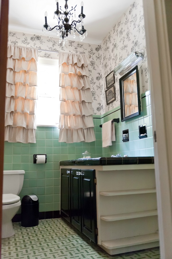 Update a retro bathroom with accessories for a WOW look!  