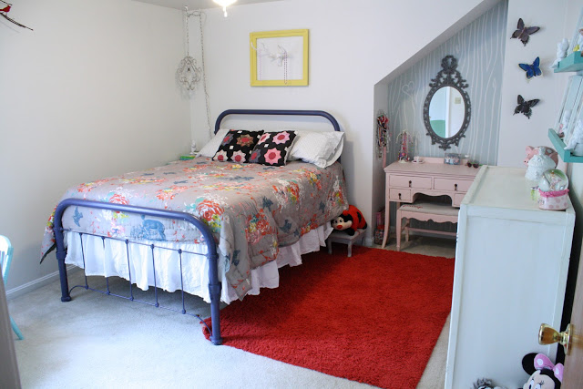 Girls vintage bedroom - tons of great DIY ideas