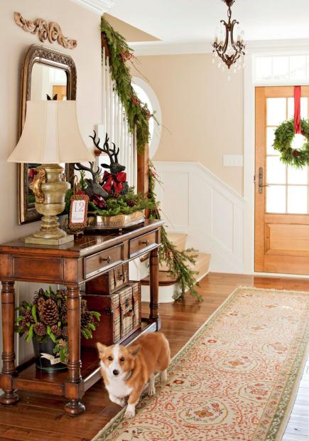 Simple Christmas decorating ideas and home tour at kellyelko.com