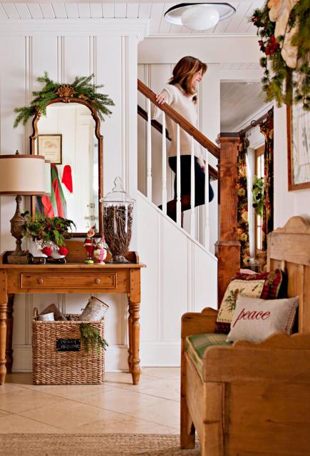 Simple Christmas decorating ideas at ecleticallyvintage.com