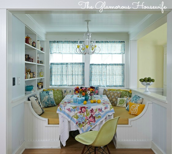 Built in breakfast nook and house tour featured at kellyelko.com