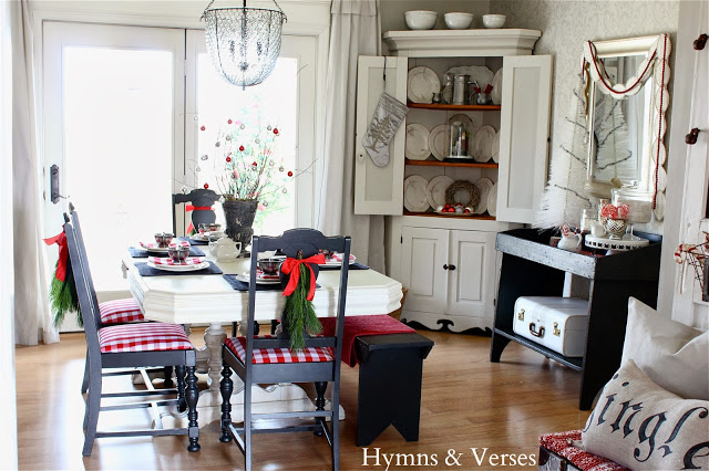 Christmas Dining Room - part of this holiday home tour