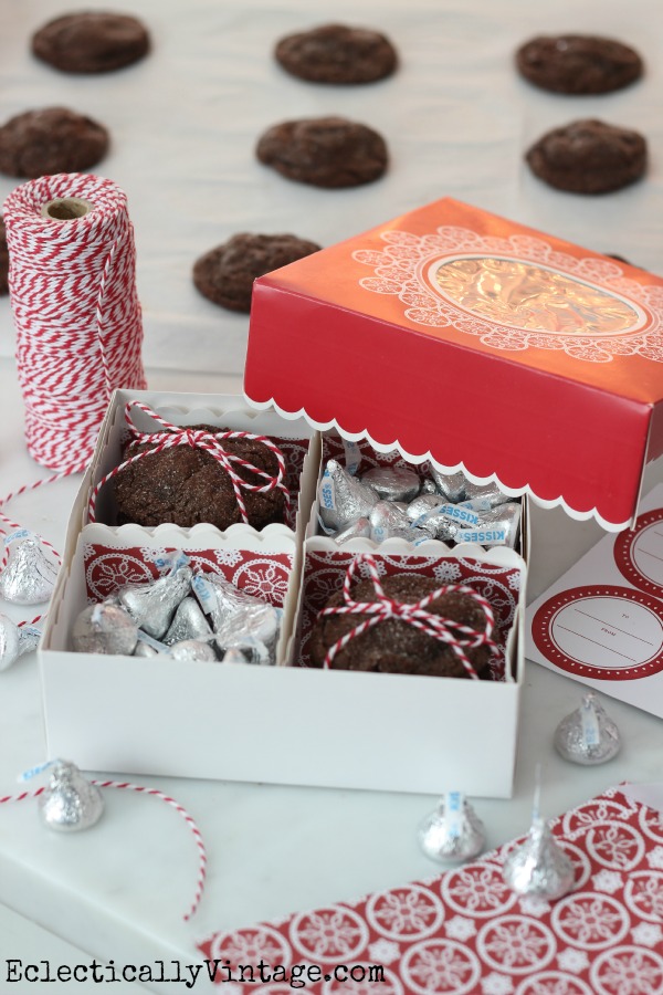 Love these Martha Stewart cookie boxes - comes with everything for a professional presentation! kellyelko.com