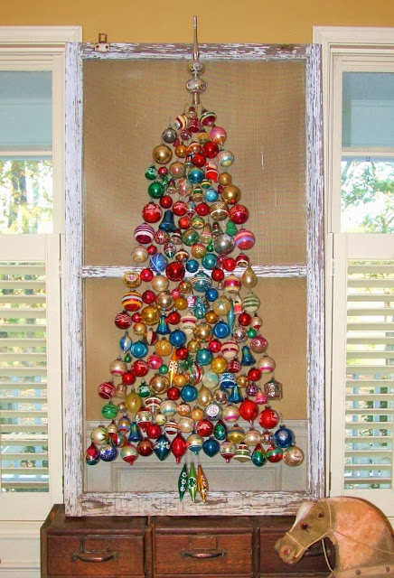 Screen door ornament Christmas tree