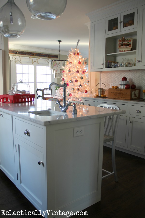 White Christmas Kitchen - part of this gorgeous home tour kellyelko.com