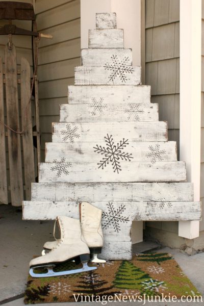 Pallet wood Christmas tree