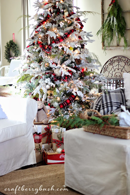 Woodland Christmas tree - love the tartan garland