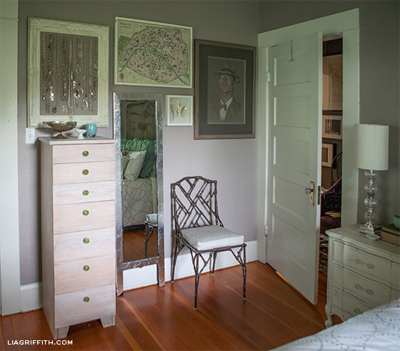 Love the gallery wall in this bedroom