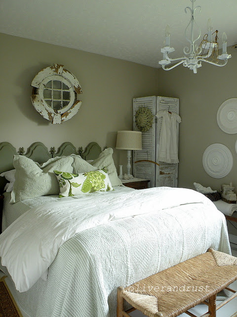 Vintage bedroom - love the architectural details