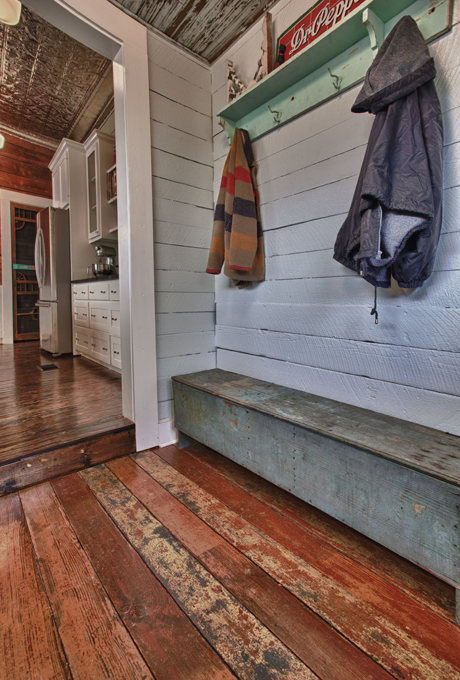 Charming farmhouse mudroom