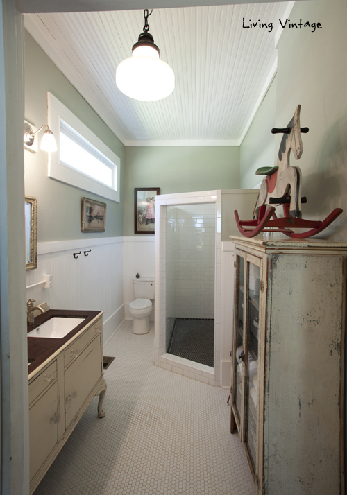 Vintage bathroom - love the charming details