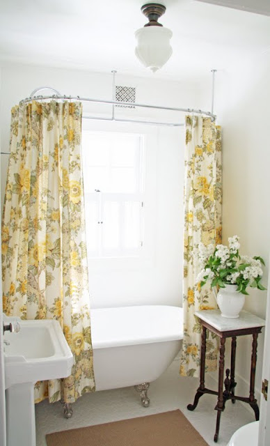 Beautiful farmhouse bathroom kellyelko.com