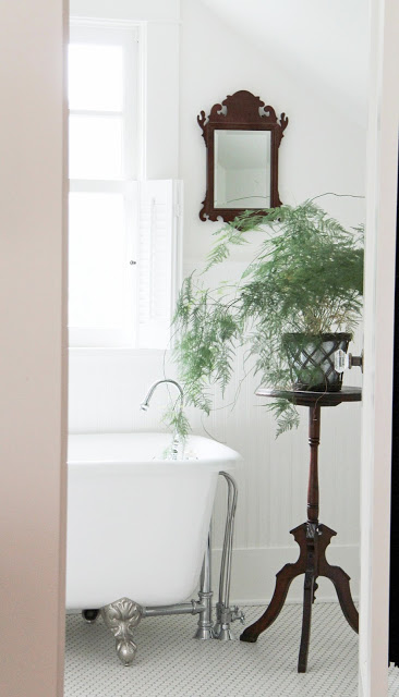 Bright and airy farmhouse bathroom kellyelko.com