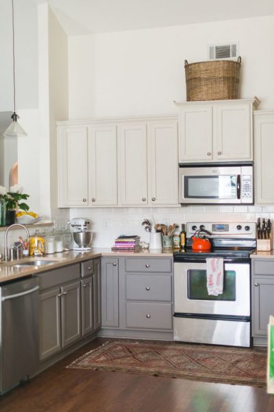 Love two tone cabinetry in this cute kitchen kellyelko.com